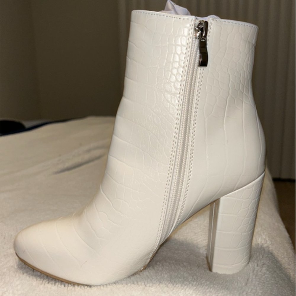 BRAND NEW PrettyLittleThing White Croc Pu Ankle Heeled Booties - UK 6
